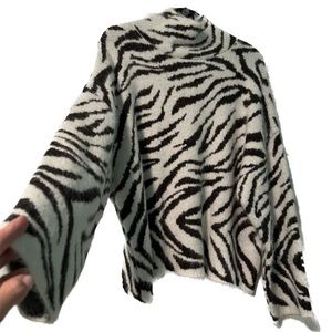H&M Zebra/Animal Print Sweater White and Black Size Large
